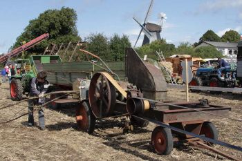 Pressdrescher Buschhoff Dreaschkasten Dreschkasten "Pressdrescher mit Ferneinleger" Firma Buschhoff von 1955 auf dem Ostsee Traktorentreffen in Krokau