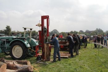 Pressdrescher Buschhoff Dreaschkasten Dreschkasten "Pressdrescher mit Ferneinleger" Firma Buschhoff von 1955 auf dem Ostsee Traktorentreffen in Krokau