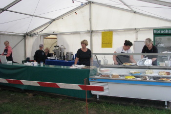 Pressdrescher Buschhoff Dreaschkasten Dreschkasten "Pressdrescher mit Ferneinleger" Firma Buschhoff von 1955 auf dem Ostsee Traktorentreffen in Krokau